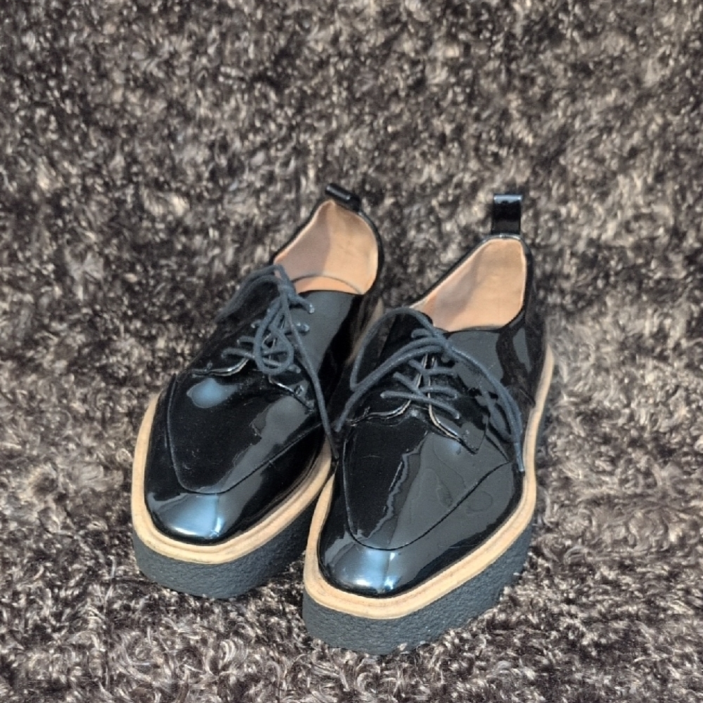 Like New Sleek Zara Black Patent Leather Oxfords